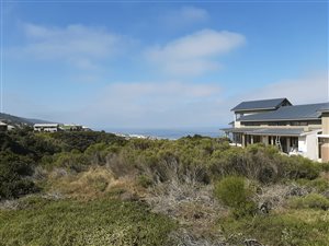 812 m² Land available in Outeniqua Strand