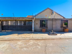 3 Bed House in Dobsonville