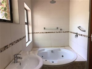 4 Bed House in Suidrand