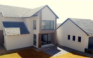 4 Bedroom House in Mooikloof Equestrian Estate
