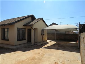 2 Bed House in Clayville