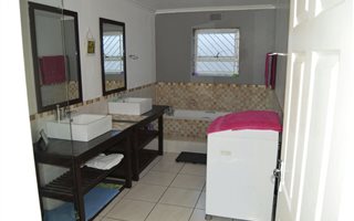 4 Bedroom House in Weltevreden Valley