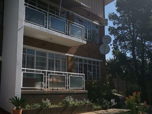 2 Bedroom Apartment in Monument