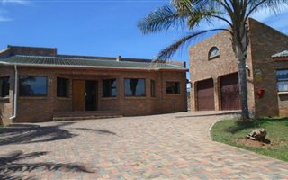 4 Bedroom House in Winterhoek Park
