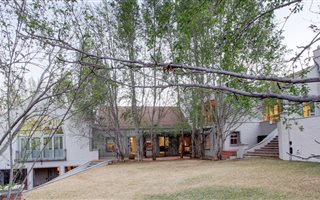 6 Bedroom House in Cornwall Hill