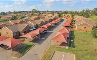 2 Bedroom Simplex in Pierre van Ryneveld