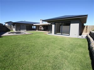 4 Bed House in Whale Rock