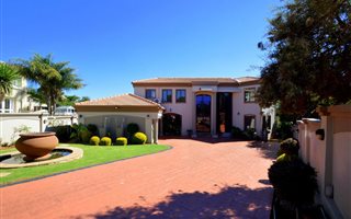 4 Bedroom House in Ruimsig