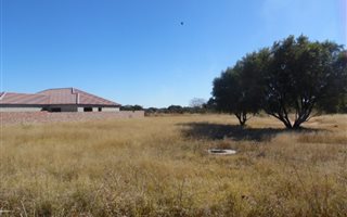 950 m² Land available in Naudeville