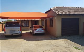 2 Bedroom Townhouse in Krugersdorp Central