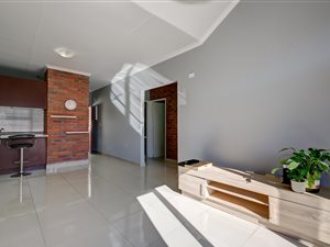 2 Bed Apartment in Carlswald Estate