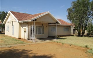 3 Bedroom House in Flamingo Park