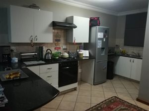 3 Bed Flat in Nieuw Muckleneuk
