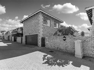 4 Bed Townhouse in Honeydew Manor