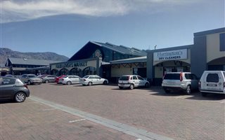 425 m² Commercial space in Constantia