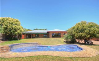 4 Bedroom House in Welgemoed