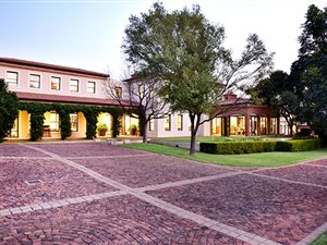 5 Bed House in Mooikloof Equestrian Estate