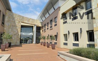 246 m² Office Space in Strubens Valley