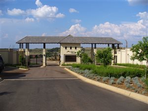 8584 m² Land available in Mooikloof Glen