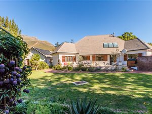 5 Bed House in Mostertsdrift