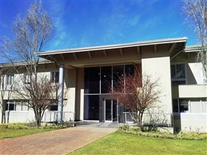 890 m² Office Space in Woodmead
