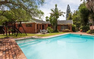 4 Bedroom House in Beverley Grove
