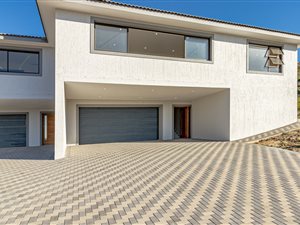 3 Bed House in Island View