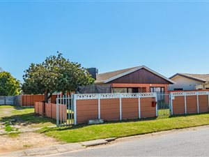 3 Bed House in Peerless Park