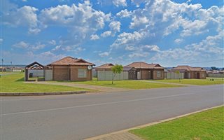 3 Bedroom House in Clayville
