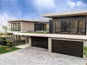 5 Bed House in Steyn City