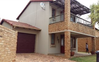 2 Bedroom Townhouse in Ruimsig