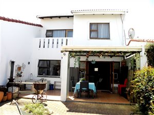 3 Bed Duplex in Beacon Bay
