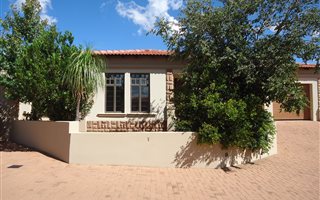 2 Bedroom Townhouse in Dan Pienaar