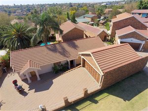 4 Bed House in The Reeds