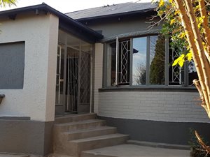 2 Bedroom House in Roodepoort North