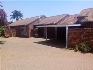3 Bed Townhouse in Doornpoort and surrounds