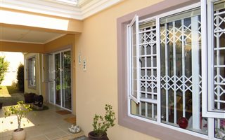 3 Bedroom House in Old Place