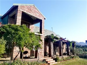 3 Bed House in High Riding Country Estate
