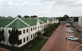 737.5 m² Office Space in Randjesfontein