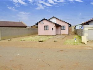 3 Bed House in Etwatwa