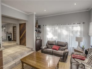 5 Bed House in Woodlands
