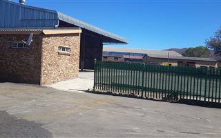 350 m² Industrial space in Waterval East