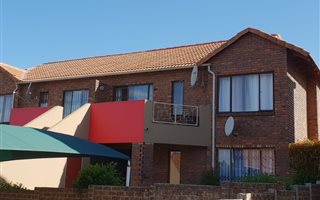 2 Bedroom Apartment in Mondeor
