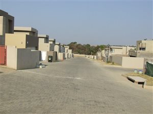 414 m² Land available in Honeydew