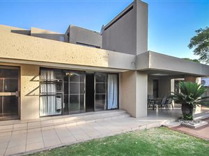5 Bed House in Quellerina