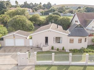 4 Bed House in Door de Kraal