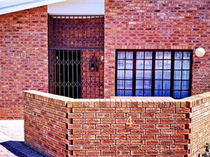 3 Bed House in Hartenbos Heuwels