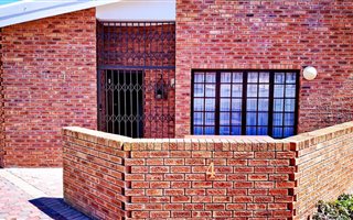 3 Bedroom House in Hartenbos Heuwels