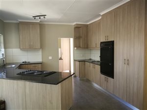 4 Bed House in Lynnwood Ridge