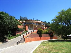 5 Bedroom House in West Bank